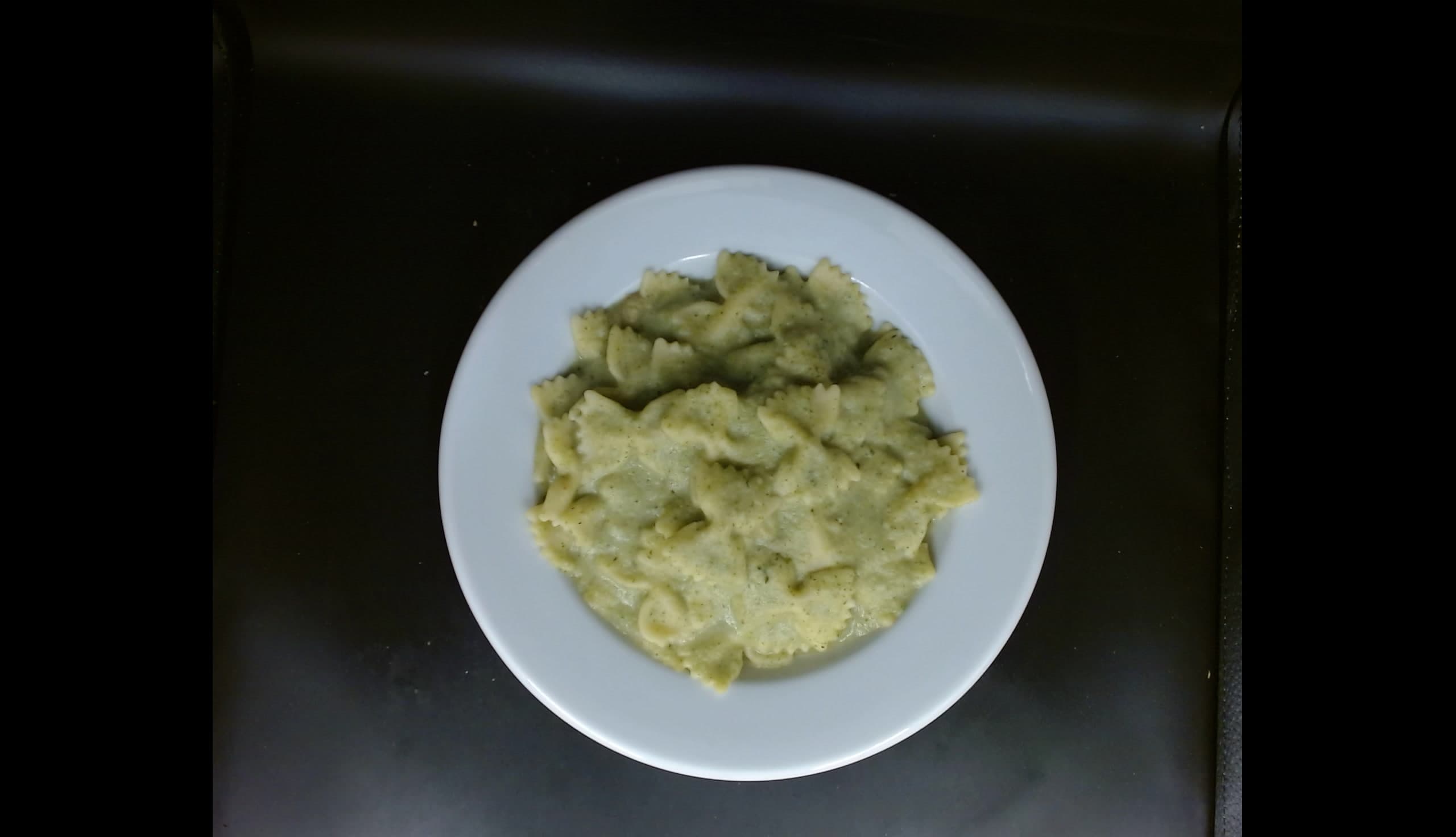 Farfale s omáčkou z brokolice