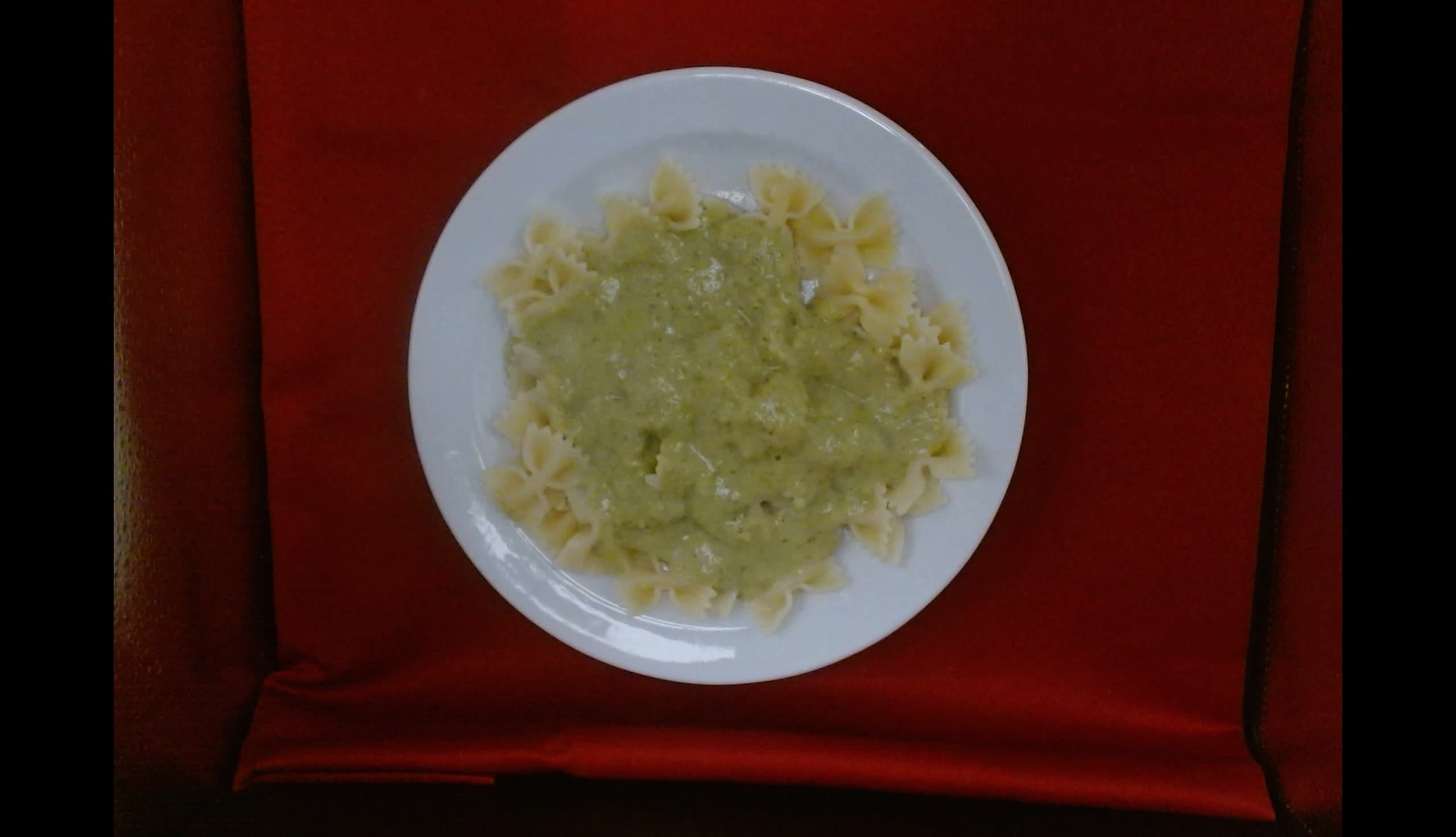 Farfale s omáčkou z brokolice